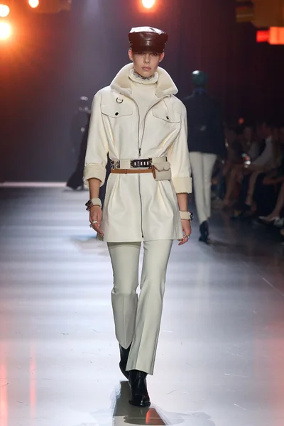 Look 46